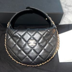 💯 Authentic Chanel mini chain around hobo